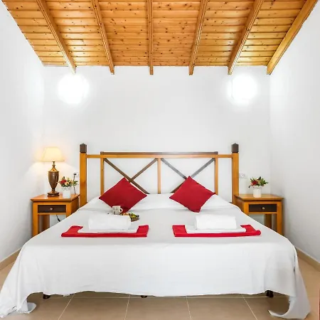 101 Bright Accomodation With Pool View *